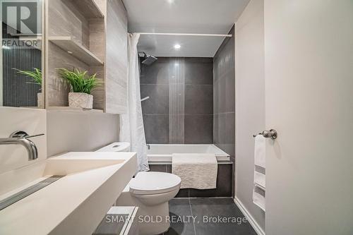 3203 - 5 St Joseph Street, Toronto, ON - Indoor Photo Showing Bathroom