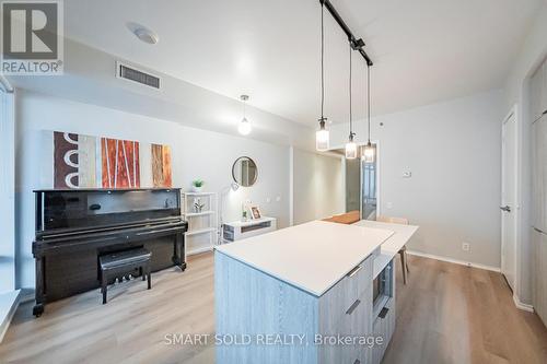 3203 - 5 St Joseph Street, Toronto, ON - Indoor Photo Showing Kitchen