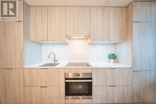 3203 - 5 St Joseph Street, Toronto, ON - Indoor Photo Showing Kitchen