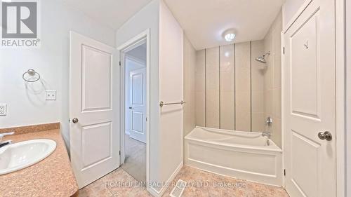 919 Zeller Crescent, Kitchener, ON - Indoor Photo Showing Bathroom