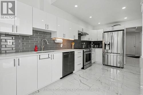 1827 Hialeah Drive, Ottawa, ON - Indoor Photo Showing Kitchen With Upgraded Kitchen