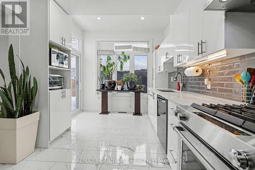 1827 Hialeah Drive, Ottawa, ON - Indoor Photo Showing Kitchen With Upgraded Kitchen