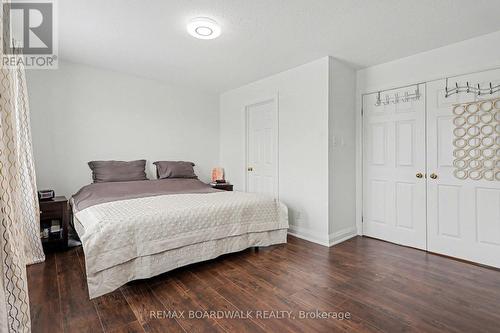 1827 Hialeah Drive, Ottawa, ON - Indoor Photo Showing Bedroom