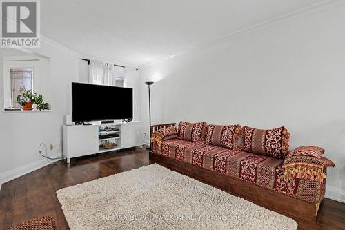 1827 Hialeah Drive, Ottawa, ON - Indoor Photo Showing Living Room