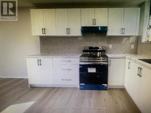 303 - 665 Kennedy Road, Toronto, ON - Indoor Photo Showing Kitchen