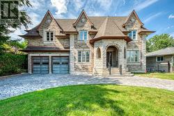 132 CRESTWOOD ROAD  Vaughan, ON L4J 1A6
