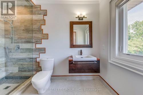 132 Crestwood Road, Vaughan, ON - Indoor Photo Showing Bathroom