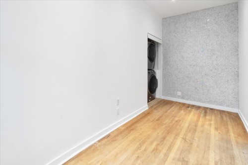 Salle de lavage - 5329 Rue De Bordeaux, Montréal (Le Plateau-Mont-Royal), QC - Indoor Photo Showing Other Room