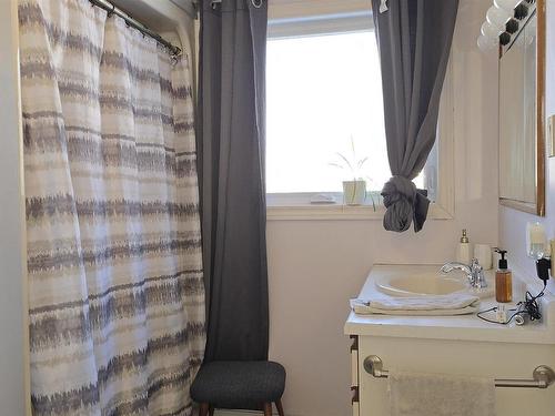 663 Barrie Dr, Oliver Paipoonge, ON - Indoor Photo Showing Bathroom