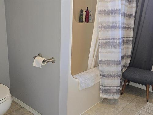 663 Barrie Dr, Oliver Paipoonge, ON - Indoor Photo Showing Bathroom