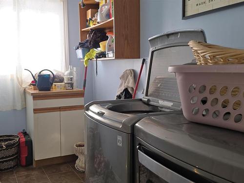663 Barrie Dr, Oliver Paipoonge, ON - Indoor Photo Showing Laundry Room