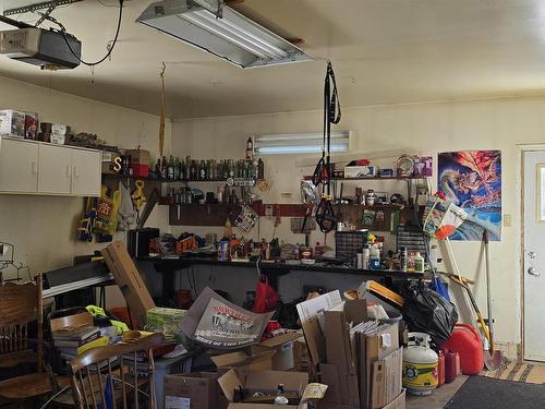 663 Barrie Dr, Oliver Paipoonge, ON - Indoor Photo Showing Garage