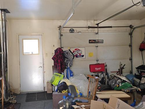663 Barrie Dr, Oliver Paipoonge, ON - Indoor Photo Showing Garage