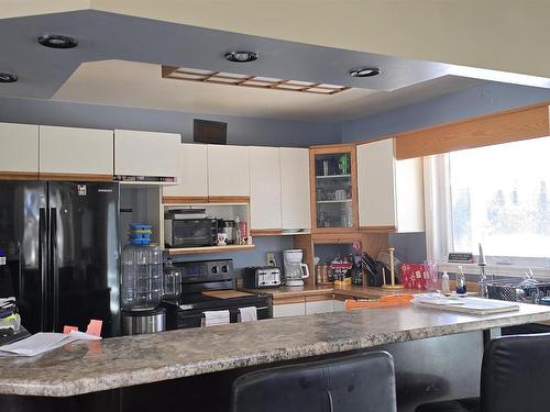 663 Barrie Dr, Oliver Paipoonge, ON - Indoor Photo Showing Kitchen