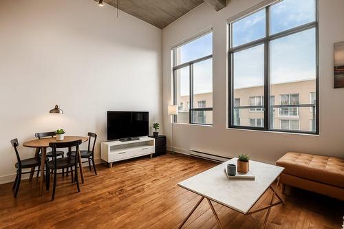 Salle à manger - 420-3700 Rue St-Antoine O., Montréal (Le Sud-Ouest), QC - Indoor Photo Showing Living Room