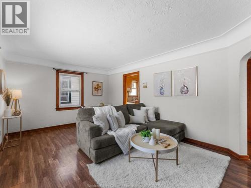 128 Victoria Avenue, Essex, ON - Indoor Photo Showing Living Room