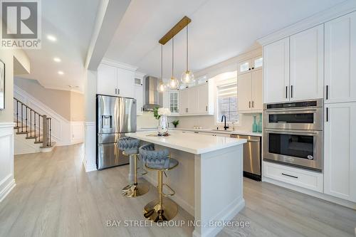 995 Nellie Little Crescent, Newmarket, ON - Indoor Photo Showing Kitchen With Upgraded Kitchen