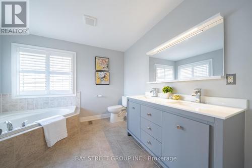 995 Nellie Little Crescent, Newmarket, ON - Indoor Photo Showing Bathroom