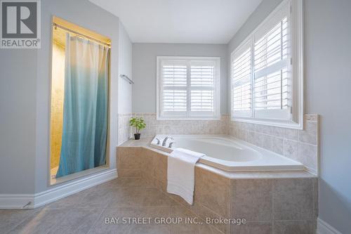 995 Nellie Little Crescent, Newmarket, ON - Indoor Photo Showing Bathroom