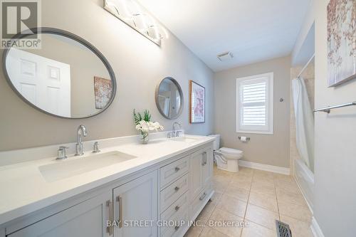 995 Nellie Little Crescent, Newmarket, ON - Indoor Photo Showing Bathroom