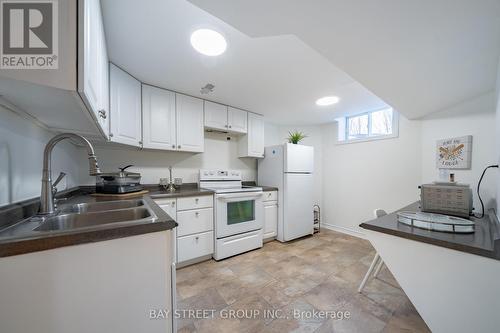 995 Nellie Little Crescent, Newmarket, ON - Indoor Photo Showing Kitchen With Double Sink