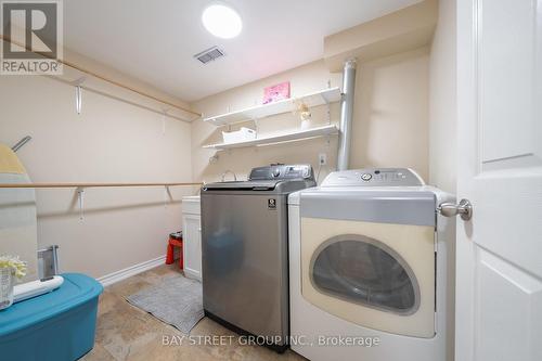995 Nellie Little Crescent, Newmarket, ON - Indoor Photo Showing Laundry Room