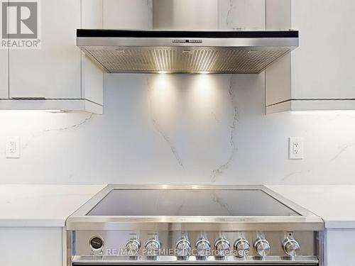 2003 - 500 Brock Avenue, Burlington, ON - Indoor Photo Showing Kitchen