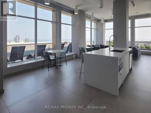 2003 - 500 Brock Avenue, Burlington, ON - Indoor Photo Showing Kitchen