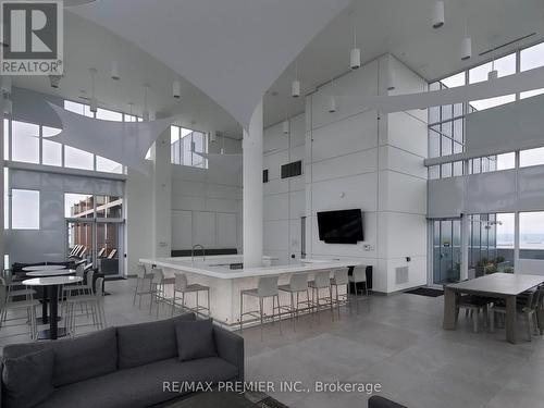 2003 - 500 Brock Avenue, Burlington, ON - Indoor