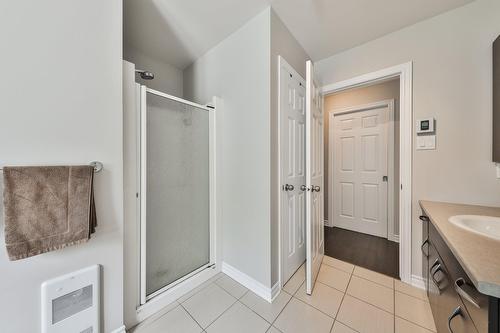 Logement - 156  - 160 Rue Marie-Chapleau, Blainville, QC - Indoor Photo Showing Bathroom