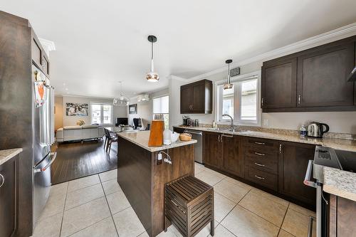 Logement - 156  - 160 Rue Marie-Chapleau, Blainville, QC - Indoor Photo Showing Kitchen With Upgraded Kitchen