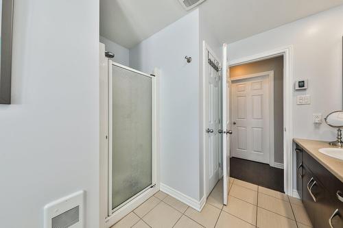 Logement - 156  - 160 Rue Marie-Chapleau, Blainville, QC - Indoor Photo Showing Bathroom