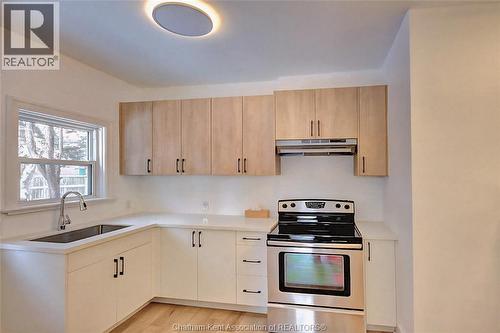 22 Cross Street, Chatham, ON - Indoor Photo Showing Kitchen