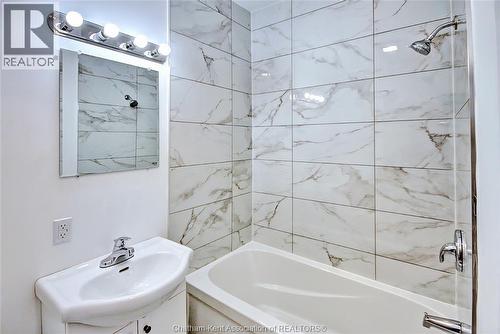 22 Cross Street, Chatham, ON - Indoor Photo Showing Bathroom