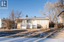 640 54 Avenue W  Claresholm, AB T0L 0T0