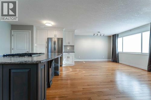 640 54 Avenue W, Claresholm, AB - Indoor Photo Showing Kitchen