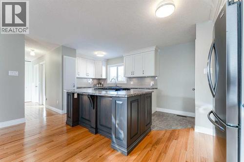 640 54 Avenue W, Claresholm, AB - Indoor Photo Showing Kitchen