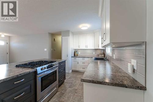 640 54 Avenue W, Claresholm, AB - Indoor Photo Showing Kitchen