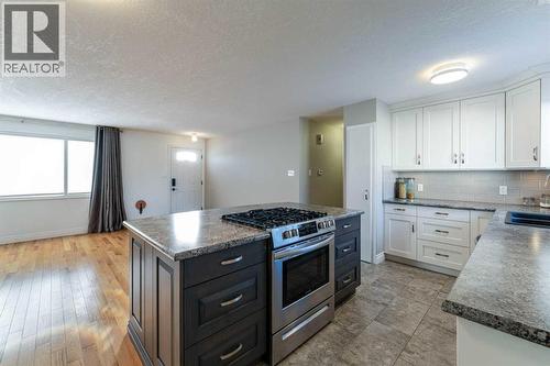 640 54 Avenue W, Claresholm, AB - Indoor Photo Showing Kitchen With Upgraded Kitchen
