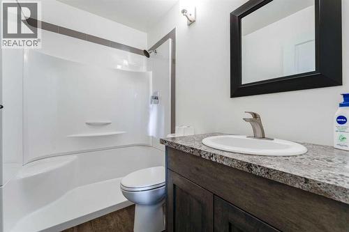 640 54 Avenue W, Claresholm, AB - Indoor Photo Showing Bathroom