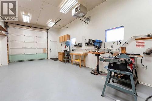 640 54 Avenue W, Claresholm, AB - Indoor Photo Showing Garage