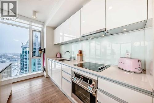 3402, 1122 3 Street Se, Calgary, AB - Indoor Photo Showing Kitchen With Double Sink With Upgraded Kitchen