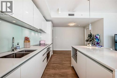 3402, 1122 3 Street Se, Calgary, AB - Indoor Photo Showing Kitchen With Double Sink