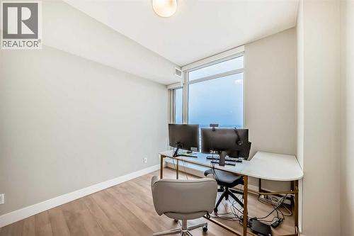 3402, 1122 3 Street Se, Calgary, AB - Indoor Photo Showing Office