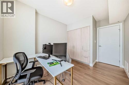 3402, 1122 3 Street Se, Calgary, AB - Indoor Photo Showing Office