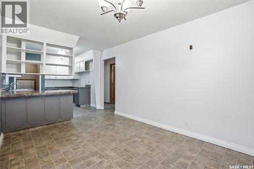 918 Garnet Street, Regina, SK - Indoor