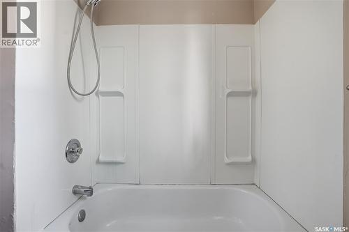 918 Garnet Street, Regina, SK - Indoor Photo Showing Bathroom