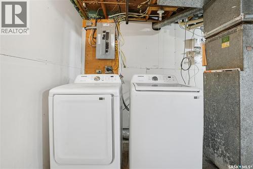 918 Garnet Street, Regina, SK - Indoor Photo Showing Laundry Room