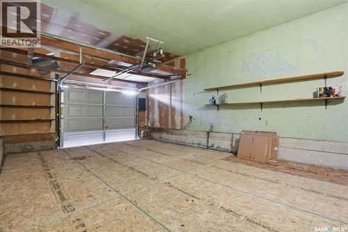 918 Garnet Street, Regina, SK - Indoor Photo Showing Garage