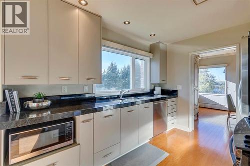 3N, 222 Eagle Ridge Drive Sw, Calgary, AB - Indoor Photo Showing Kitchen With Double Sink